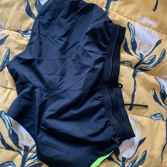 Nike black drifit running shorts - Picture 2 of 4